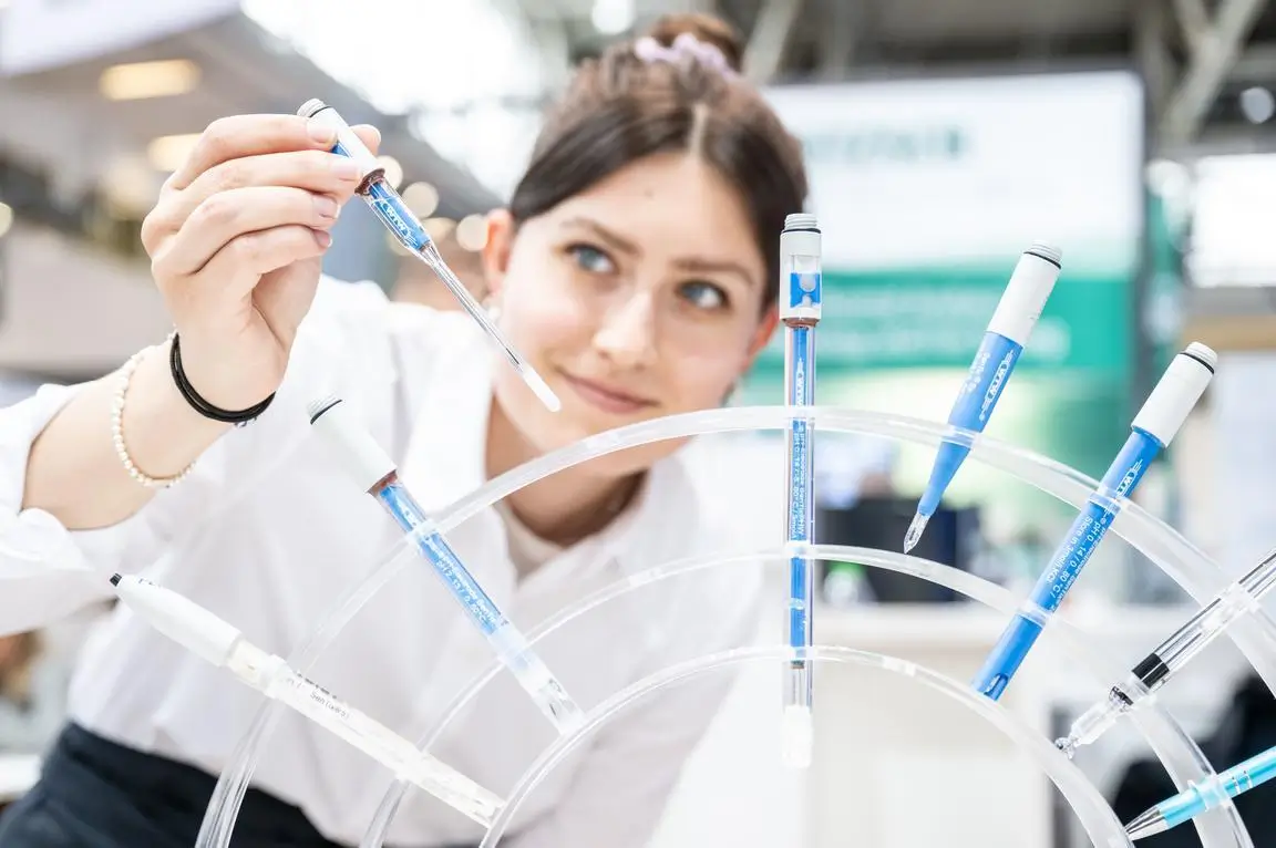 Expand global networks banner