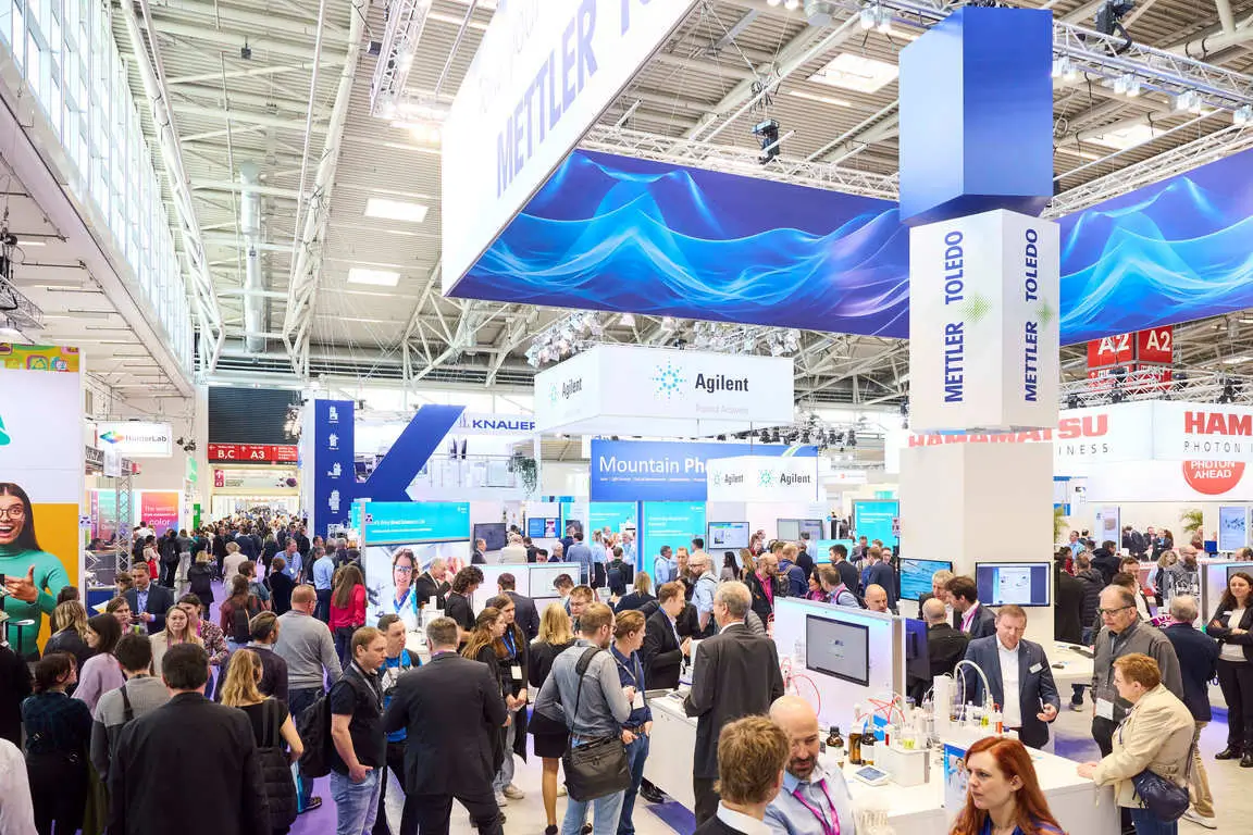 Meet global specialists banner